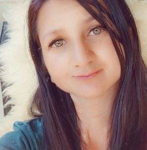 Meet your Posher, Laura-michelle